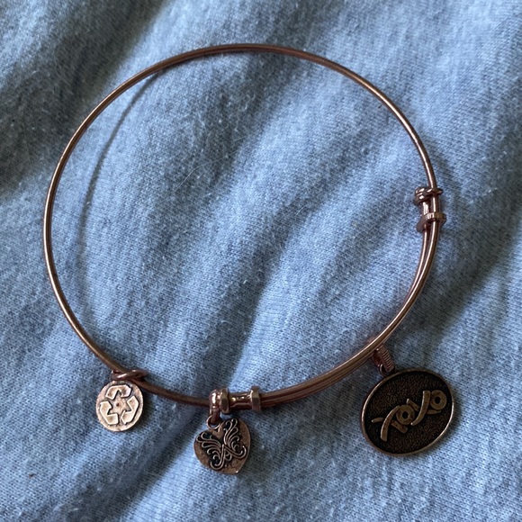 Angelica Hugs and Kisses rose gold colour bracelet NWOT - Picture 4 of 5